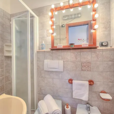 Lake Maggiore Dream Lake Front - Happy Apartment *